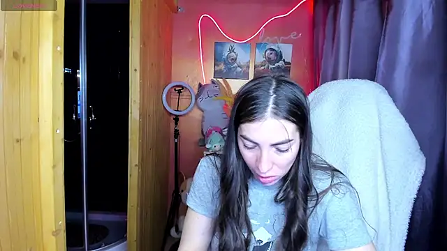 Fiery Brunette  online show from 05/26/26, 04:43