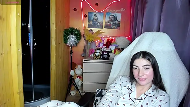 Fiery Brunette  online show from 12/19/25, 03:25