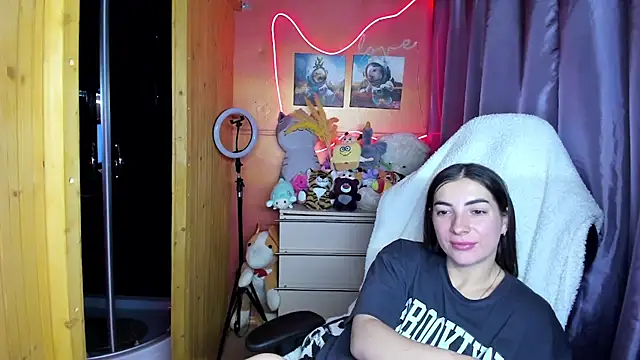 Fiery Brunette  online show from 03/18/26, 05:10