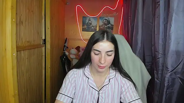 Snapshot of Fiery_Brunette_ chatting on 02/19/25, 06:43 Fiery Brunette  online show from 02/19/25, 06:43