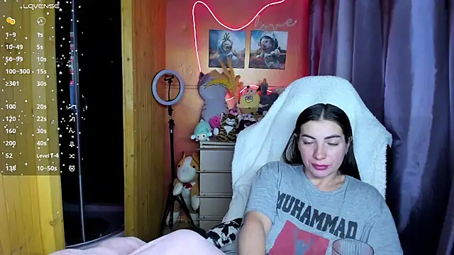 Fiery Brunette  online show from 03/04/26, 01:24