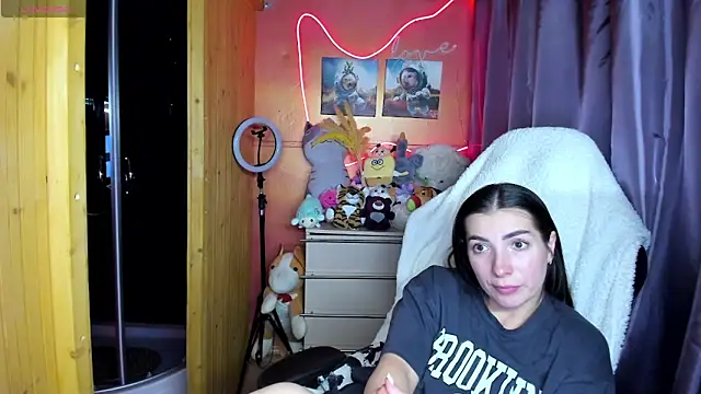 Fiery Brunette  online show from 03/11/26, 04:12