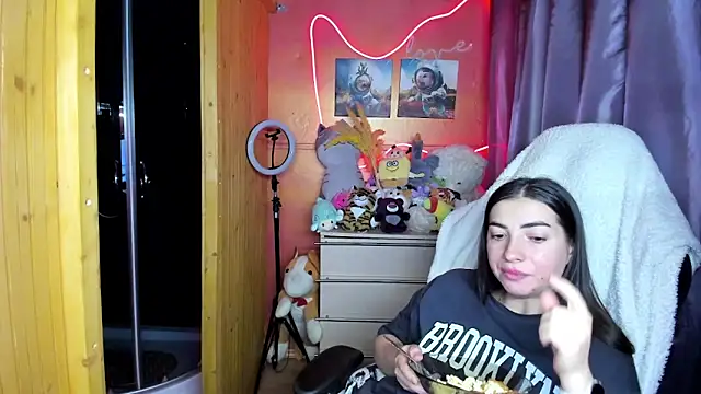 Fiery Brunette  online show from 03/27/26, 04:43