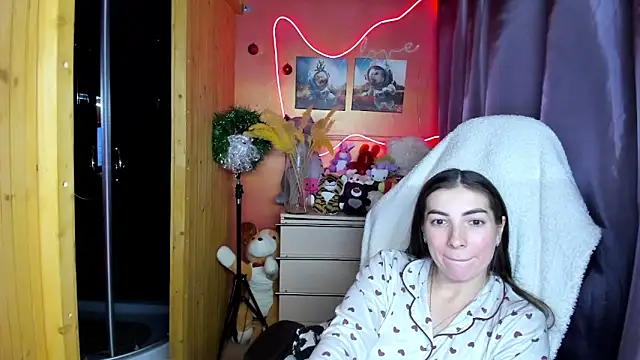 Fiery Brunette  online show from 01/10/26, 08:53