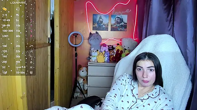 Snapshot of Fiery_Brunette_ chatting on 10/08/25, 05:42 Fiery Brunette  online show from 10/08/25, 05:42