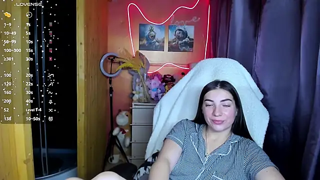 Fiery Brunette  online show from 11/18/25, 11:02