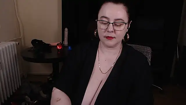 Snapshot of poshmistress chatting on 03/19/25, 07:17 poshmistress online show from 03/19/25, 07:17