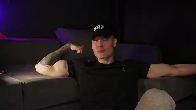 Snapshot of RODARRI chatting on 12/21/25, 06:20 RODARRI online show from 12/21/25, 06:20