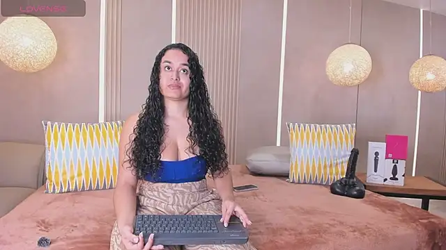 Snapshot of sabrina_shark_ chatting on 05/28/26, 02:41 sabrina shark online show from 05/28/26, 02:41