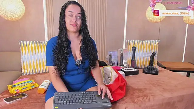 Snapshot of sabrina_shark_ chatting on 05/27/26, 03:03 sabrina shark online show from 05/27/26, 03:03