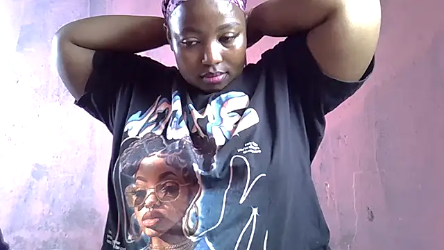 Snapshot of JUICYASSxxx chatting on 12/17/25, 10:09 JUICYASSxxx online show from 12/17/25, 10:09