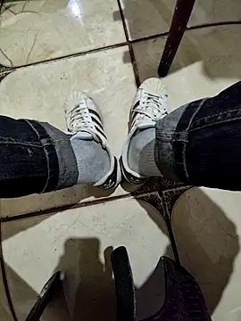 Snapshot of khema99 chatting on 12/18/25, 11:41 khema99 online show from 12/18/25, 11:41