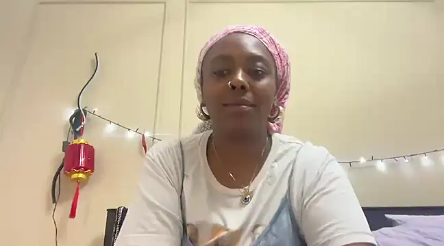 Snapshot of ChocolateCakeQueen chatting on 02/28/25, 12:43 ChocolateCakeQueen online show from 02/28/25, 12:43