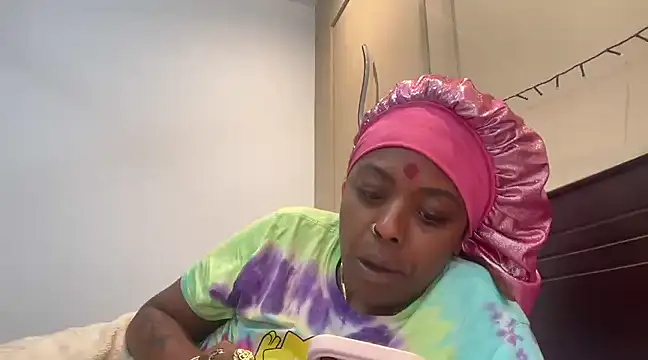 Snapshot of ChocolateCakeQueen chatting on 02/28/25, 09:33 ChocolateCakeQueen online show from 02/28/25, 09:33