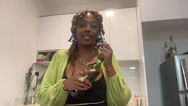 Snapshot of ChocolateCakeQueen chatting on 03/04/25, 11:22 ChocolateCakeQueen online show from 03/04/25, 11:22