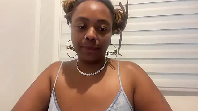Snapshot of ChocolateCakeQueen chatting on 09/28/25, 03:57 ChocolateCakeQueen online show from 09/28/25, 03:57