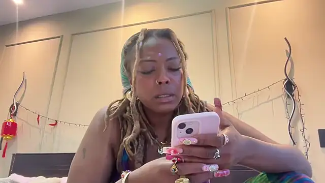 Snapshot of ChocolateCakeQueen chatting on 02/26/25, 11:30 ChocolateCakeQueen online show from 02/26/25, 11:30