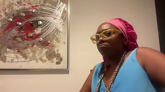 ChocolateCakeQueen online show from 11/19/25, 12:32