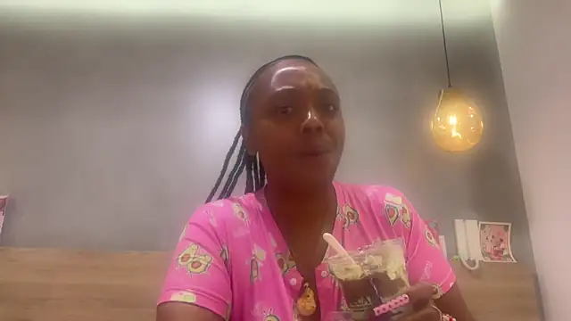 ChocolateCakeQueen online show from 05/15/26, 12:30