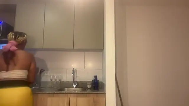 ChocolateCakeQueen online show from 12/17/25, 12:59