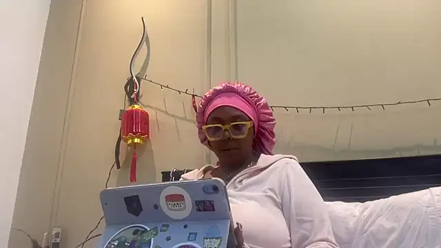 Snapshot of ChocolateCakeQueen chatting on 03/11/25, 07:57 ChocolateCakeQueen online show from 03/11/25, 07:57