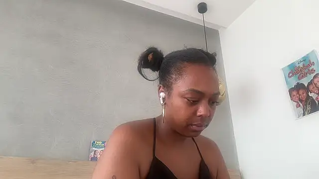 ChocolateCakeQueen online show from 06/25/26, 02:44