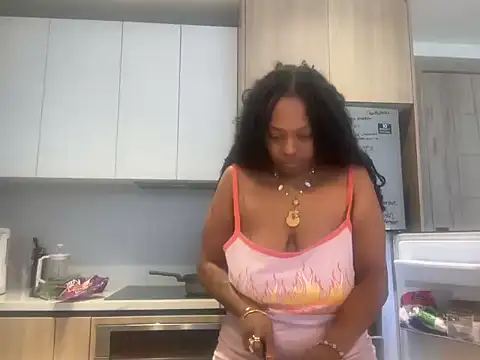 ChocolateCakeQueen online show from 04/18/26, 10:43