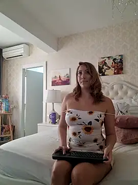 Snapshot of IreneHope chatting on 03/11/25, 07:14 IreneHope online show from 03/11/25, 07:14