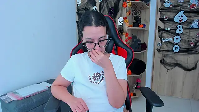  amanda seyfried19 online show from 10/24/25, 05:01