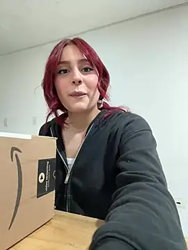 Snapshot of HazzelGray chatting on 12/17/24, 10:32 HazzelGray online show from 12/17/24, 10:32