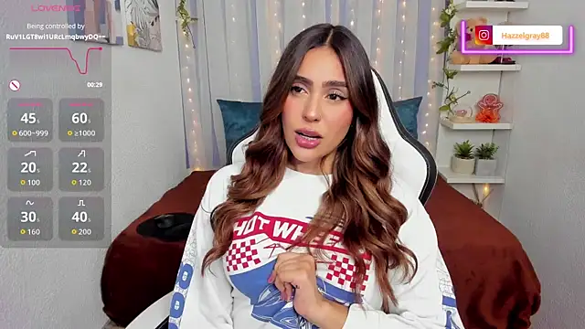 HazzelGray online show from 12/05/25, 03:32