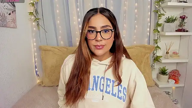 HazzelGray online show from 04/19/26, 02:29