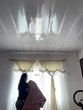 hannahb-e online show from 10/21/25, 03:33