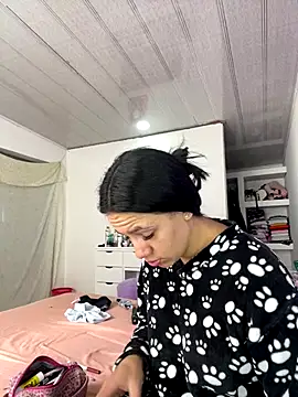 hannahb-e online show from 10/25/25, 02:39