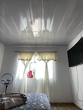 hannahb-e online show from 10/24/25, 07:57