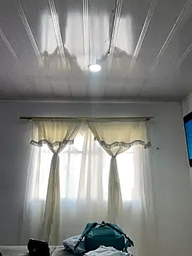 hannahb-e online show from 11/18/25, 09:18