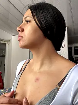 hannahb-e online show from 11/04/25, 01:59