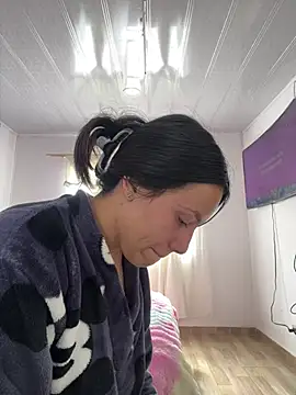 Snapshot of hannahb-e chatting on 02/21/26, 02:41 hannahb-e online show from 02/21/26, 02:41