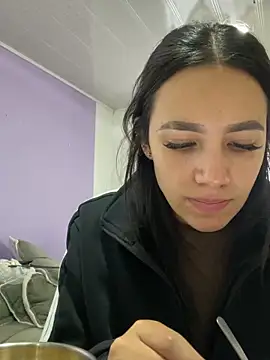 Snapshot of hannahb-e chatting on 05/15/26, 10:41 hannahb-e online show from 05/15/26, 10:41