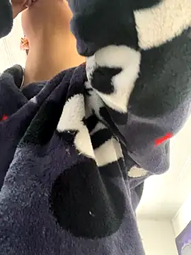 hannahb-e online show from 11/13/25, 04:22