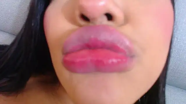Snapshot of emily_brontee_ chatting on 02/04/25, 03:47 emily brontee online show from 02/04/25, 03:47