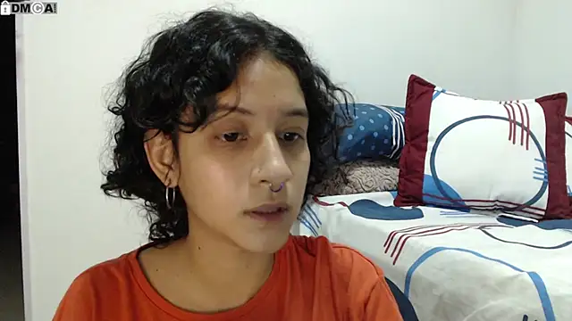 Snapshot of AlinaWoolf_ chatting on 10/27/25, 01:28 AlinaWoolf  online show from 10/27/25, 01:28