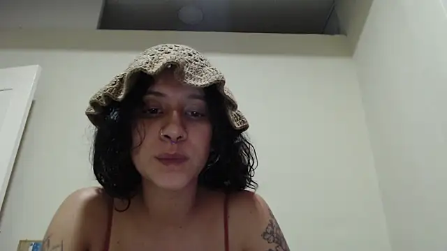 Snapshot of AlinaWoolf_ chatting on 06/02/26, 02:55 AlinaWoolf online show from 06/02/26, 02:55