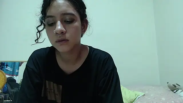 Snapshot of AlinaWoolf_ chatting on 07/12/26, 06:36 AlinaWoolf online show from 07/12/26, 06:36