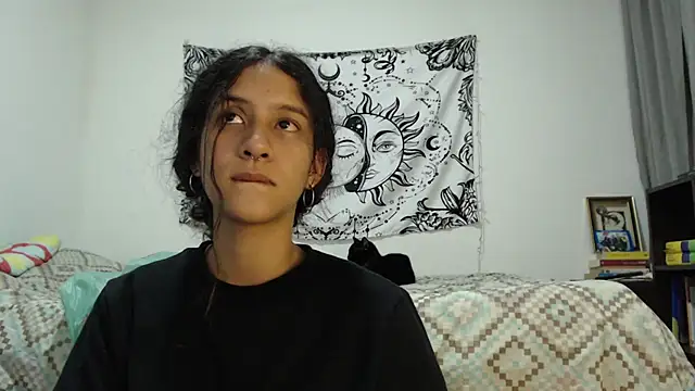 Snapshot of AlinaWoolf_ chatting on 03/06/25, 04:30 AlinaWoolf  online show from 03/06/25, 04:30