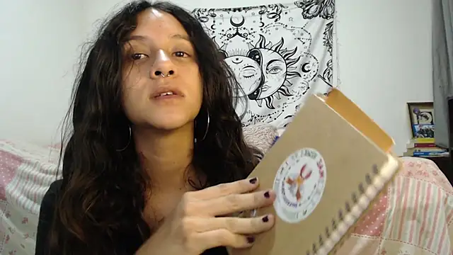 Snapshot of AlinaWoolf_ chatting on 01/29/25, 05:19 AlinaWoolf  online show from 01/29/25, 05:19