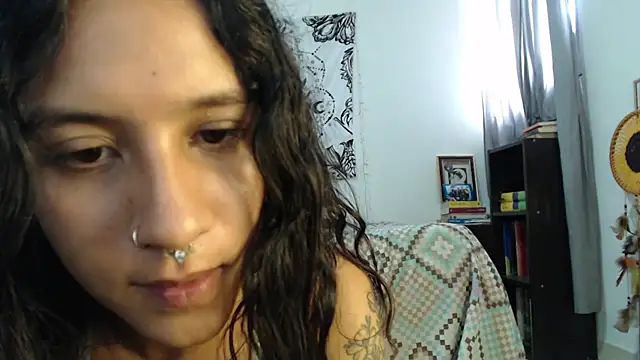 Snapshot of AlinaWoolf_ chatting on 12/10/24, 04:49 AlinaWoolf  online show from 12/10/24, 04:49