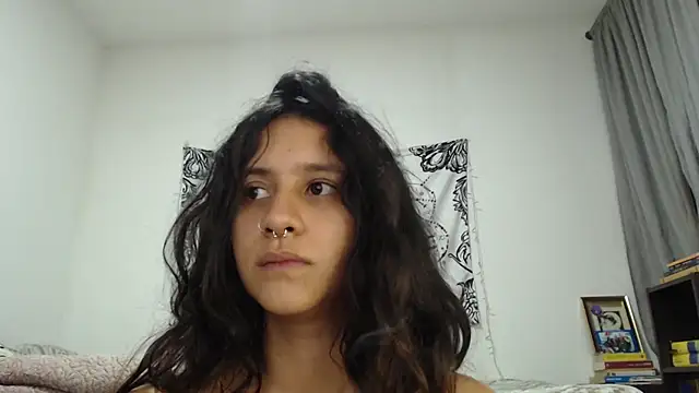 Snapshot of AlinaWoolf_ chatting on 12/26/24, 04:43 AlinaWoolf  online show from 12/26/24, 04:43