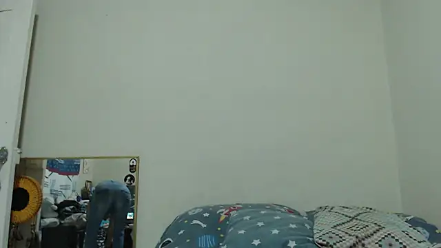 Snapshot of AlinaWoolf_ chatting on 06/16/26, 11:05 AlinaWoolf online show from 06/16/26, 11:05