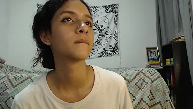 Snapshot of AlinaWoolf_ chatting on 02/07/25, 01:58 AlinaWoolf  online show from 02/07/25, 01:58